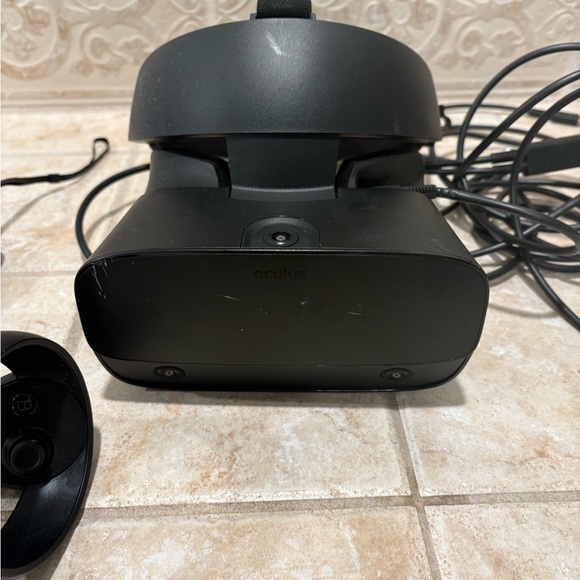 OCU LUS Black VR Headset